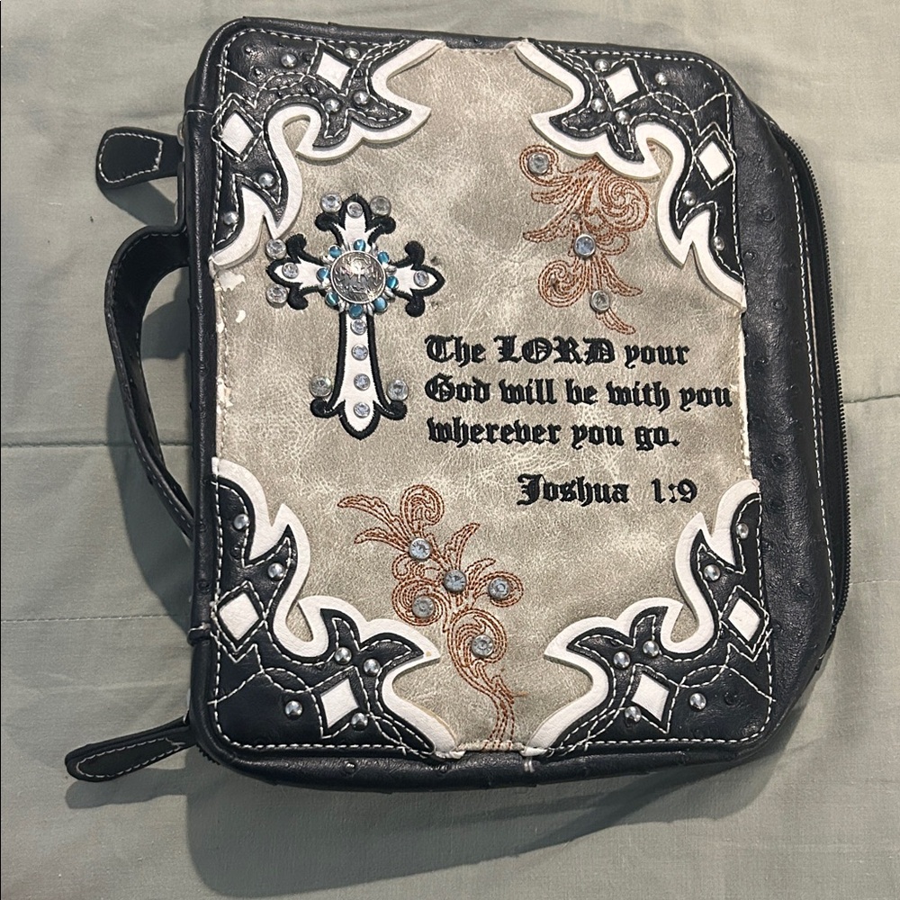 Amazon Black and White Religious Carrying Case